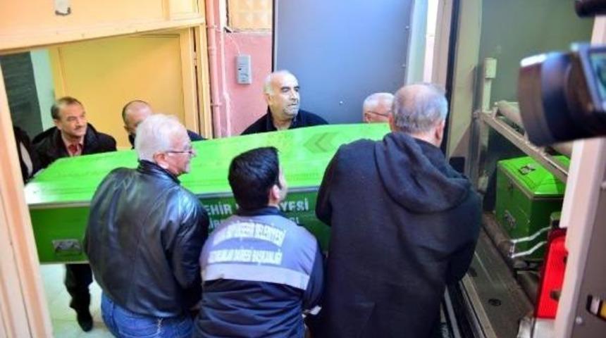 Ambulans Kazasında &Ouml;len Aynı Aileden 5 Kişi Son Yolculuklarına Uğurlandı