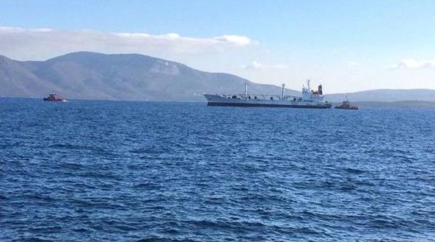 &Ccedil;eşme'de Kirlilik Yaratan 'lady Tuna' Tuzla'ya G&ouml;t&uuml;r&uuml;l&uuml;yor