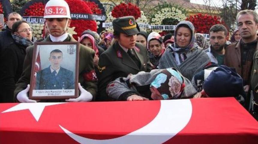 Şehidin Annesi; 'annen Kurban Olsun Sana' Diyerek Sinir Krizi Ge&ccedil;irdi (2)