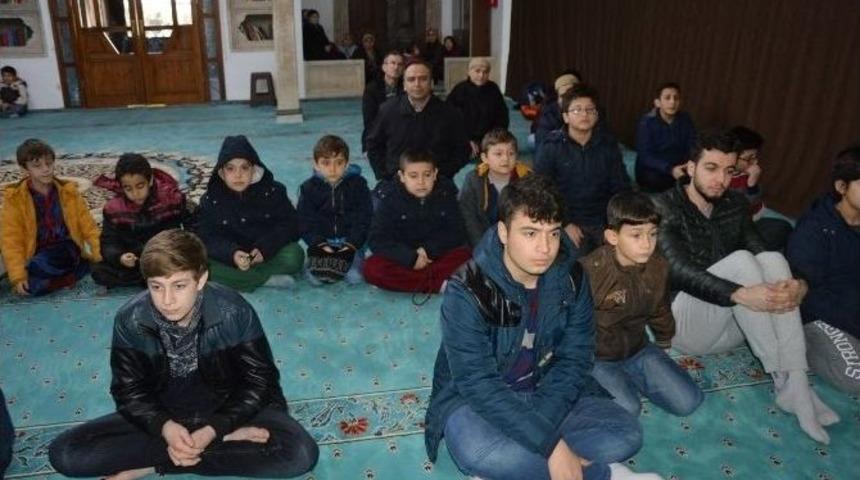 Kur&rsquo;an&rsquo;la Bir Saat Baş Başa Ge&ccedil;irdiler