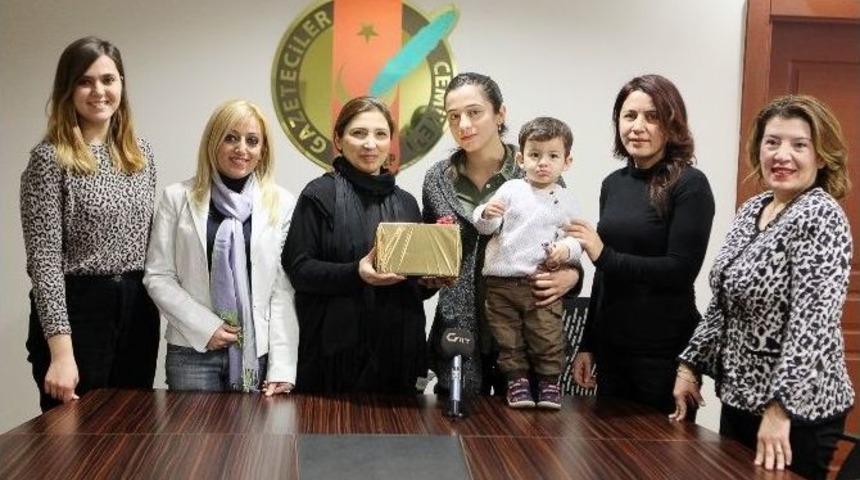 Ggc &Ouml;d&uuml;l Gecesinde Duygulandıran Davranış