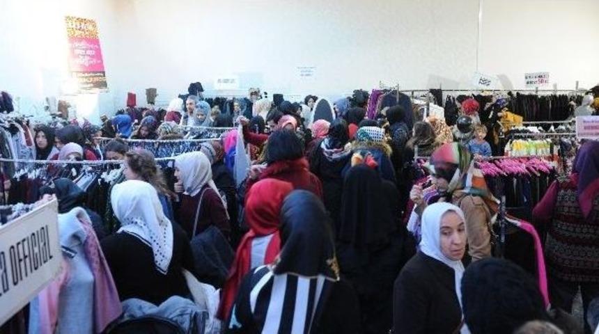 Bursa&rsquo;da İndirim &Ccedil;ılgınlığı