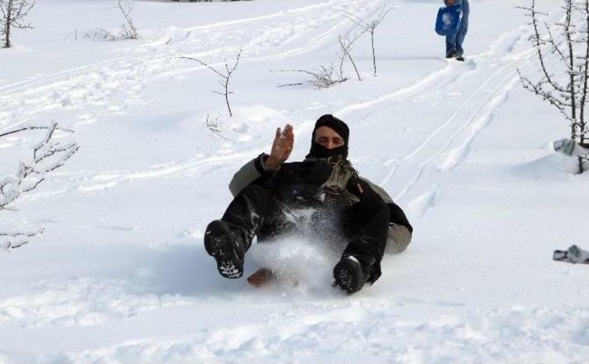 K&uuml;re&rsquo;de Geleneksel Hızlı Kızak Yarışları D&uuml;zenlendi