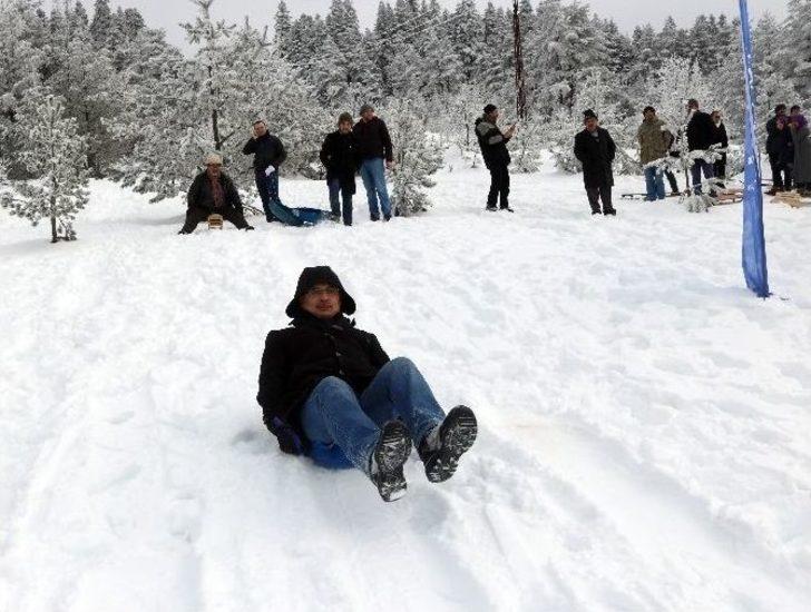 Küre’de Geleneksel Hızlı Kızak Yarışları Düzenlendi G1
