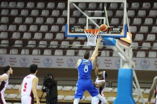 Gaziantep Basketbol-İstanbul B&uuml;y&uuml;kşehir Belediyespor: 62-61 1