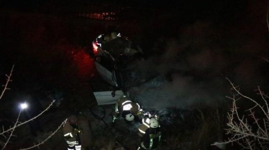 Otomobil Dereye U&ccedil;tu: 1 &Ouml;l&uuml;