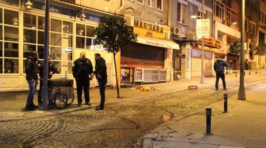 Yakalanma Korkusuyla Polisin Silahını Almaya &Ccedil;alışan Hırsız Bacağından Vuruldu