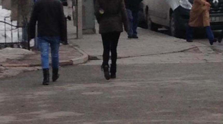 Fuhuş Ama&ccedil;lı Yollara Kartvizit Atan Ş&uuml;pheliler Su&ccedil;&uuml;st&uuml; Yakalandı