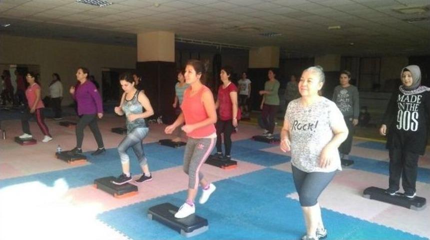 Kepez Belediyespor&rsquo;un Step, Aerobik Kurslarına Yoğun İlgi
