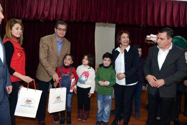 İstiklal Marşı Okuyan Suriyeli &Ccedil;ocuklardan &lsquo;Sev Kardeşim&rsquo;Li G&ouml;steri 1