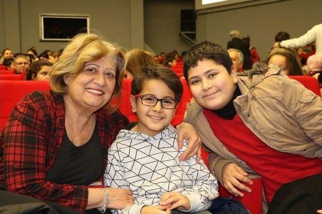 Manisalı &Ccedil;ocuklara Karne Hediyesi 2
