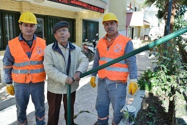 Muratpaşa Belediyesi’nden 97 Yaşındaki Bekir Dede’ye Tırabzan