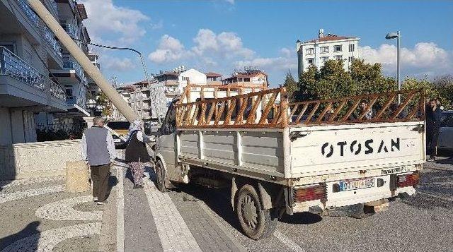 Hurdaya Dönen Araçtan Sağ Kurtuldu