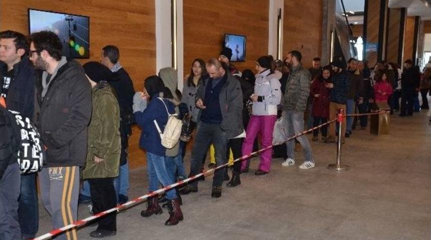 Tatilciler Uludağ&rsquo;a Akın Etti