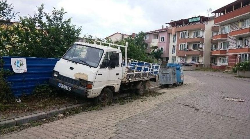 İzmit&rsquo;te Hurda Aracını &Ccedil;ekmeyenlere Ceza