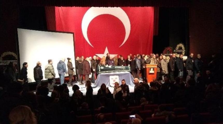 Usta Oyuncu Ayberk Atilla İ&ccedil;in Kerem Yılmazer Sahnesi&rsquo;nde T&ouml;ren D&uuml;zenleniyor