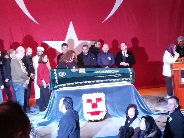 Usta Oyuncu Ayberk Atilla İçin Kerem Yılmazer Sahnesi’nde Tören Düzenleniyor 1