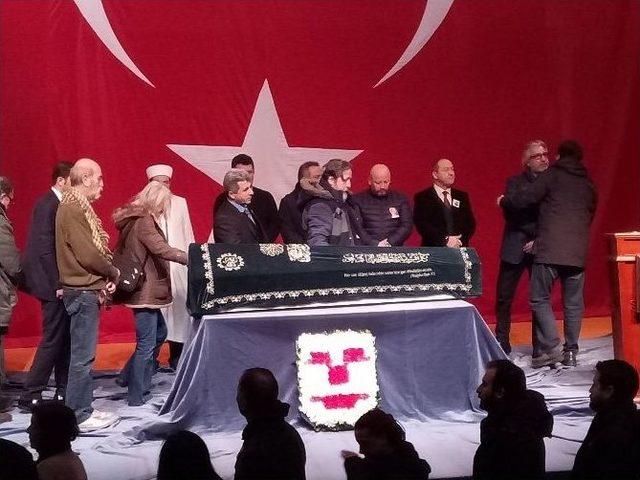 Usta Oyuncu Ayberk Atilla İçin Kerem Yılmazer Sahnesi’nde Tören Düzenleniyor 2