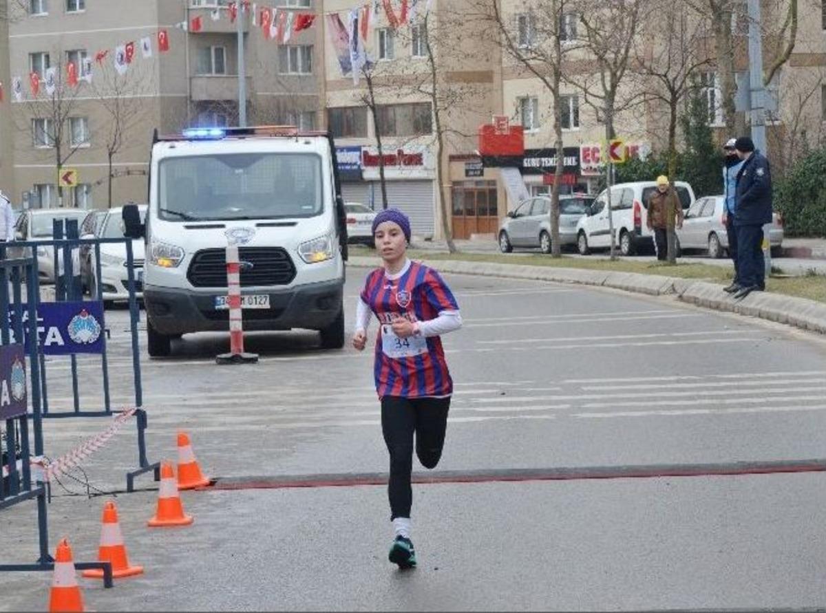 Y&uuml;zlerce Sporcu Uğur Mumcu İ&ccedil;in Koştu