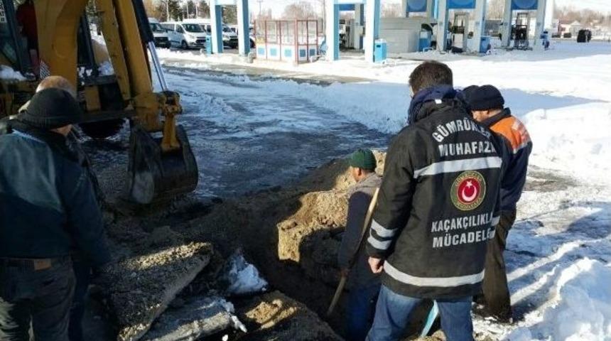 G&uuml;mr&uuml;k Muhafaza Ekipleri 13 Bin 500 Litre Ka&ccedil;ak Akaryakıt Ele Ge&ccedil;irdi