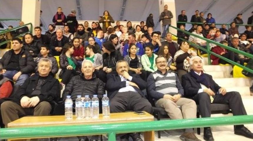 Burhaniye Belediye Evinde Fenerbah&ccedil;e Gelişim&rsquo;e Yenildi