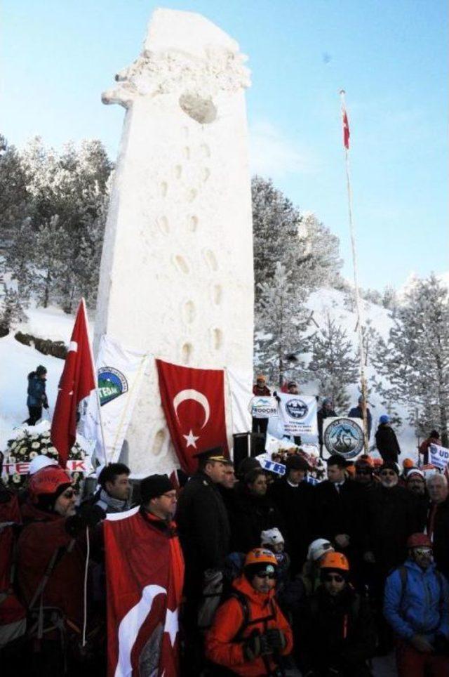 Zigana Dağı nda &Ccedil;ığ Kurbanı Dağcılar Anıldı 2