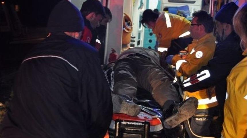 Direğe &Ccedil;arpan Kamyonet S&uuml;r&uuml;c&uuml;s&uuml; &Ouml;ld&uuml;