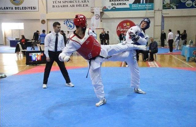 B&uuml;y&uuml;kler T&uuml;rkiye Tekvando Şampiyonası Sona Erdi 1