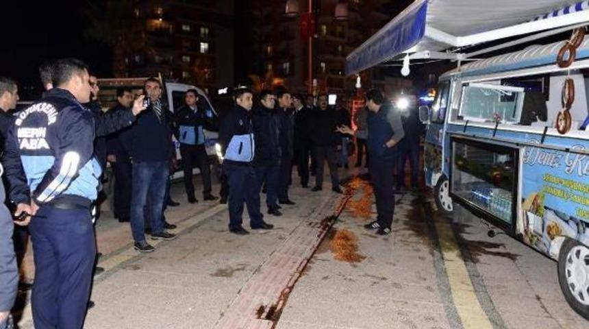 Mersin'de Seyyar Satıcılara Gece Operasyonu