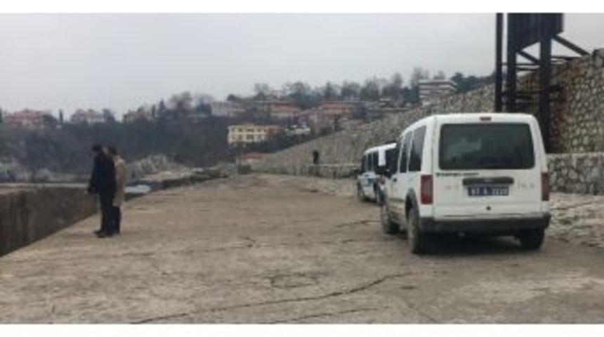 Deniz Kenarındaki Çocuk Montu Polisi Harekete Geçirdi