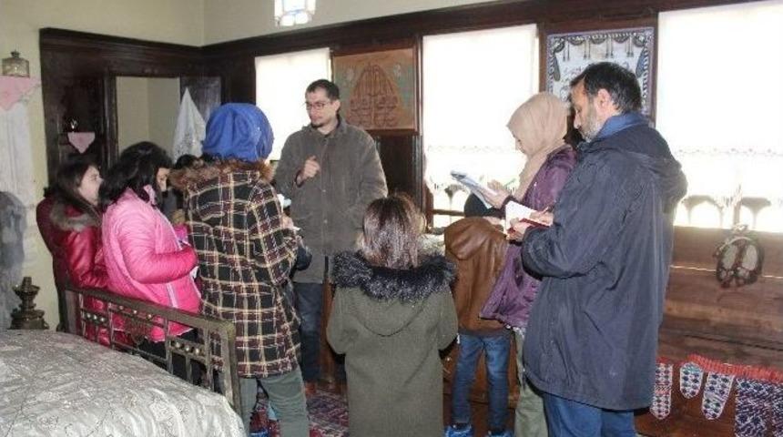 &Ccedil;ocuk Yazarlar &Uuml;nye Yaşayan K&uuml;lt&uuml;rel Miras M&uuml;zesini Gezdi