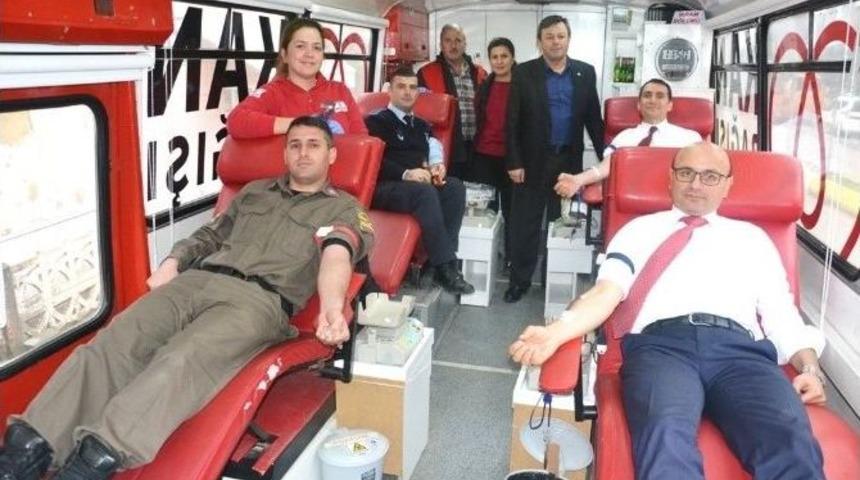 Altınovalılar&rsquo;dan Kan Bağışına Destek