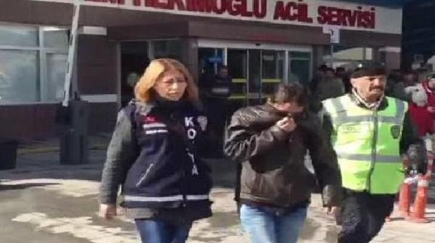 Fuhuş Ama&ccedil;lı Yollara Kartvizit Atan Ş&uuml;pheliler Su&ccedil;&uuml;st&uuml; Yakalandı(2)