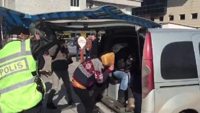 Fuhuş Amaçlı Yollara Kartvizit Atan Şüpheliler Suçüstü Yakalandı(2)