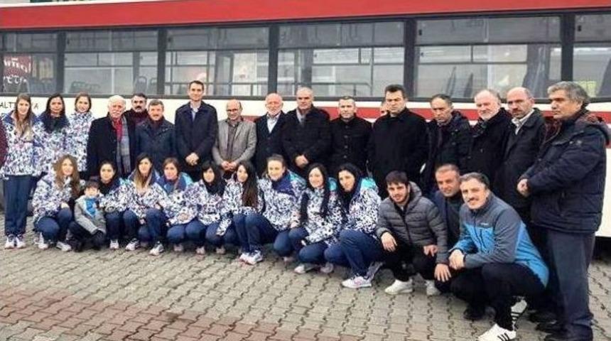 Şampiyon Kadın G&uuml;reş&ccedil;ilere Kutlama