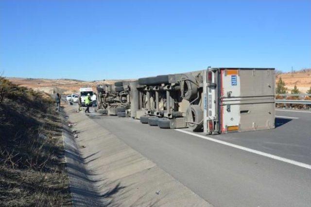 Gaziantep'te Tır Devrildi: 1 Ölü, 3 Yaralı