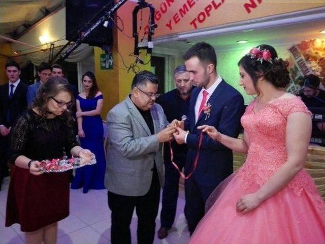 Başkan Yağcı İki Genç Çifti Nişanladı