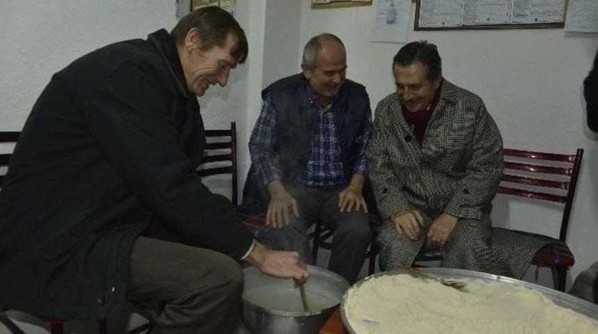 Başkan Ata&ccedil;, Pişmaniye &Ccedil;ekti, Kırmanın Tadına Baktı