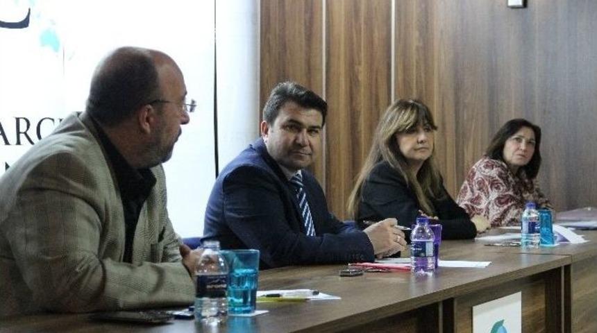 K&uuml;tahya&rsquo;da &rsquo;trump&rsquo;la D&uuml;nya; Beklentiler Ve Tahminler&rsquo; Konulu S&ouml;yleşi