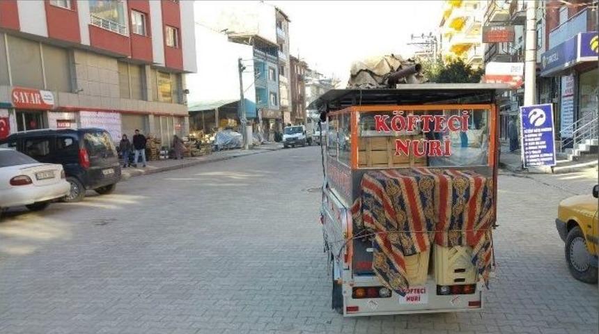 Uşaklı K&ouml;fteci Lezzeti M&uuml;şterilerinin Ayağına G&ouml;t&uuml;r&uuml;yor