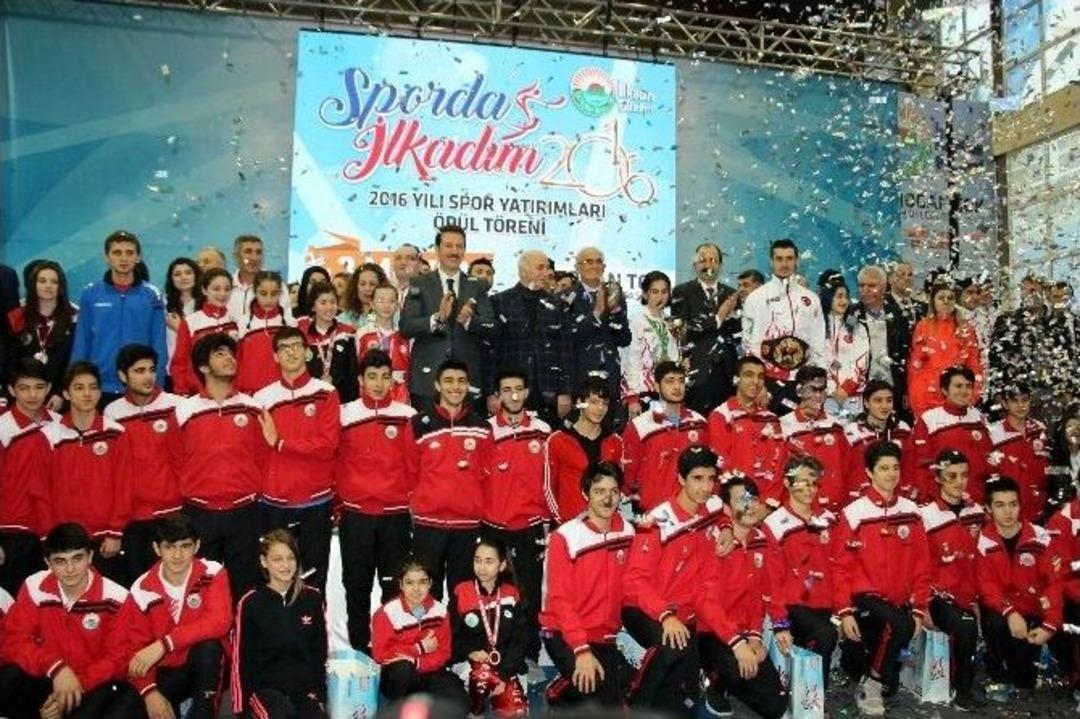 2016&rsquo;nın Başarılı Sporcuları İlkadım&rsquo;da &Ouml;d&uuml;llendirildi