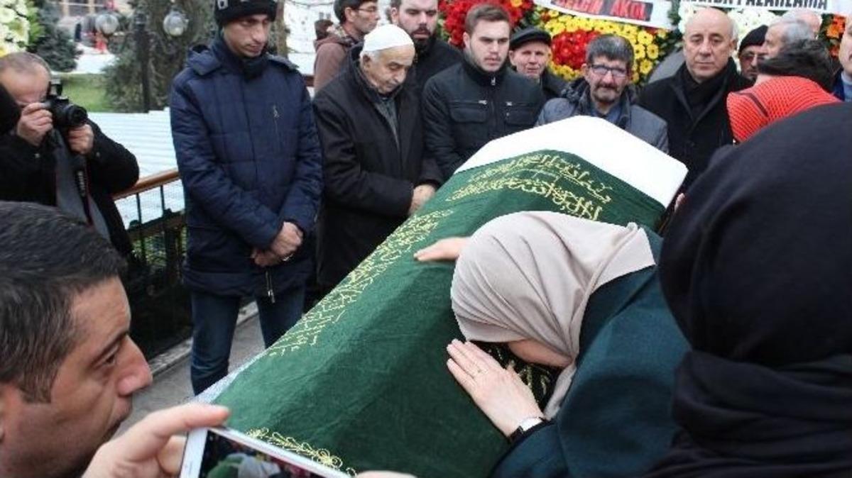 Meral Akşener Ağabeyini Son Yolculuğuna Uğurladı