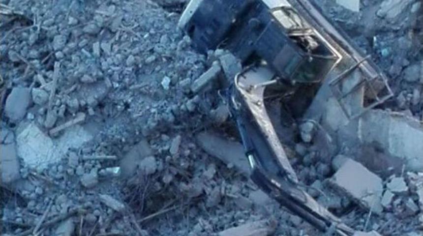 Yıkım Yapan Kep&ccedil;e Devrildi