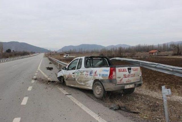 Yola &Ccedil;ıkan K&ouml;peğe &Ccedil;arpmamak Isterken Bariyere &Ccedil;arptı 1