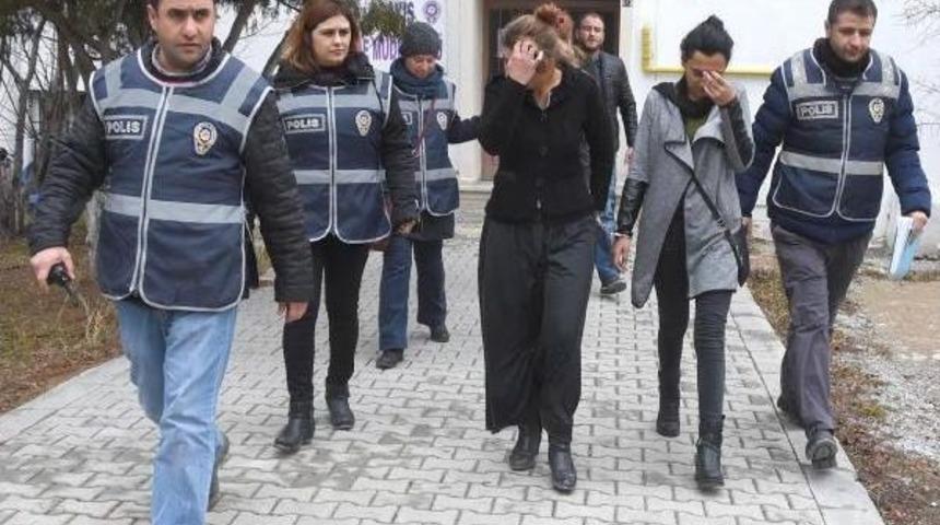 Hırsızlık Ş&uuml;phelisi 3 Kadın Otob&uuml;ste Yakalandı