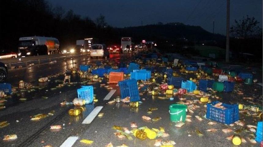 Yalova&rsquo;da Turşu Kamyonu Devrildi