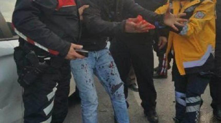 Kontrolden &Ccedil;ıkan Otomobil, 2 Otomobile &Ccedil;arptı: 6 Yaralı