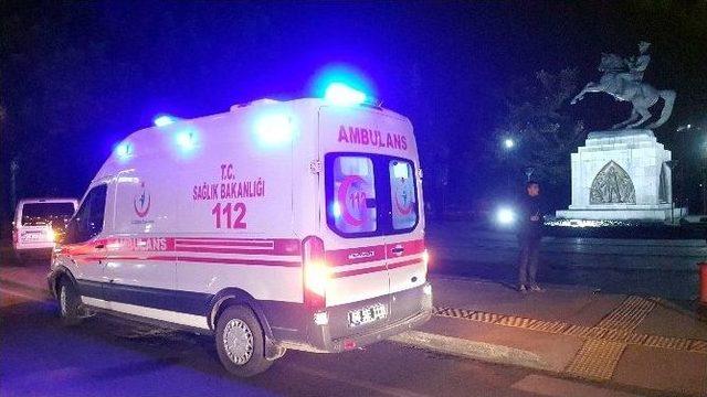 Parkta Oturan Opera Sanat&ccedil;ısı Silahlı Saldırıya Uğradı 1