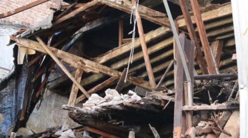 150 Yıllık Bina Daha Fazla Dayanamadı