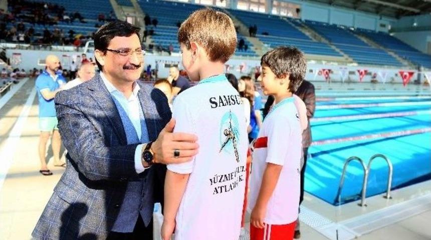 Yüzme Atlama Şampiyonası Nefesleri Kesti